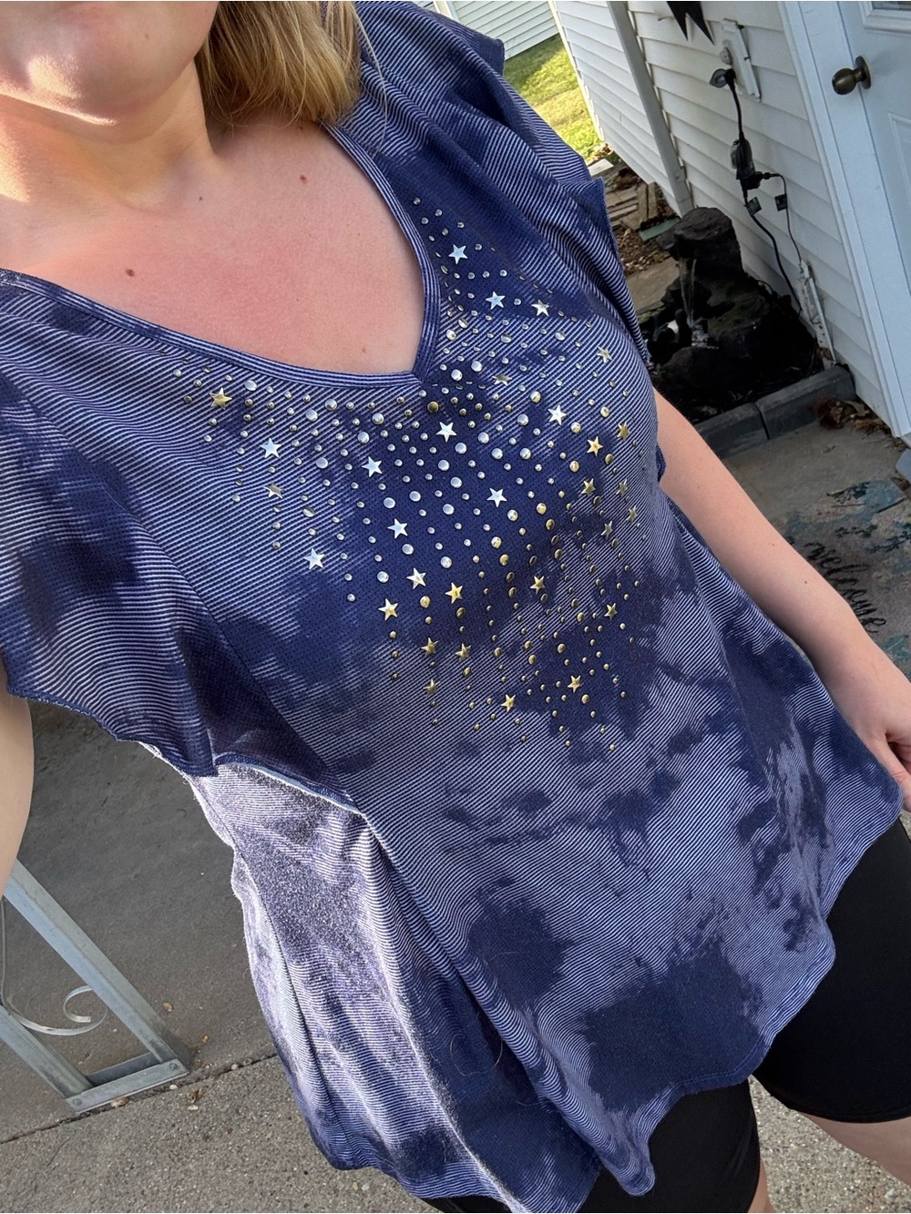 ONE WORLD Navy Tie-Dye V-Neck Star Studs Fourth of July Patriotic Ruffle Sleeve